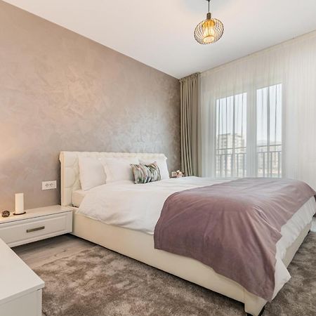 Rentforcomfort Apartment Ella 2 Braşov Buitenkant foto