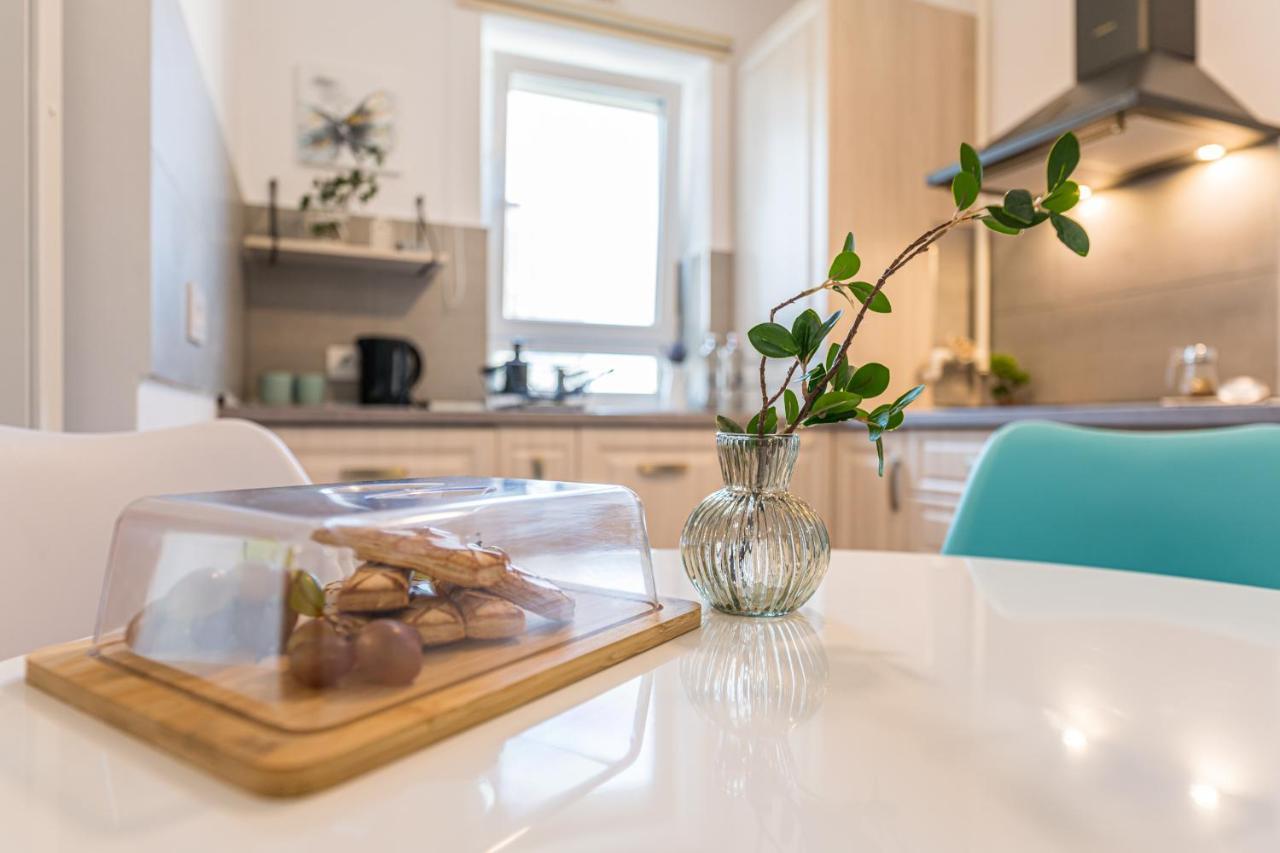 Rentforcomfort Apartment Ella 2 Braşov Buitenkant foto