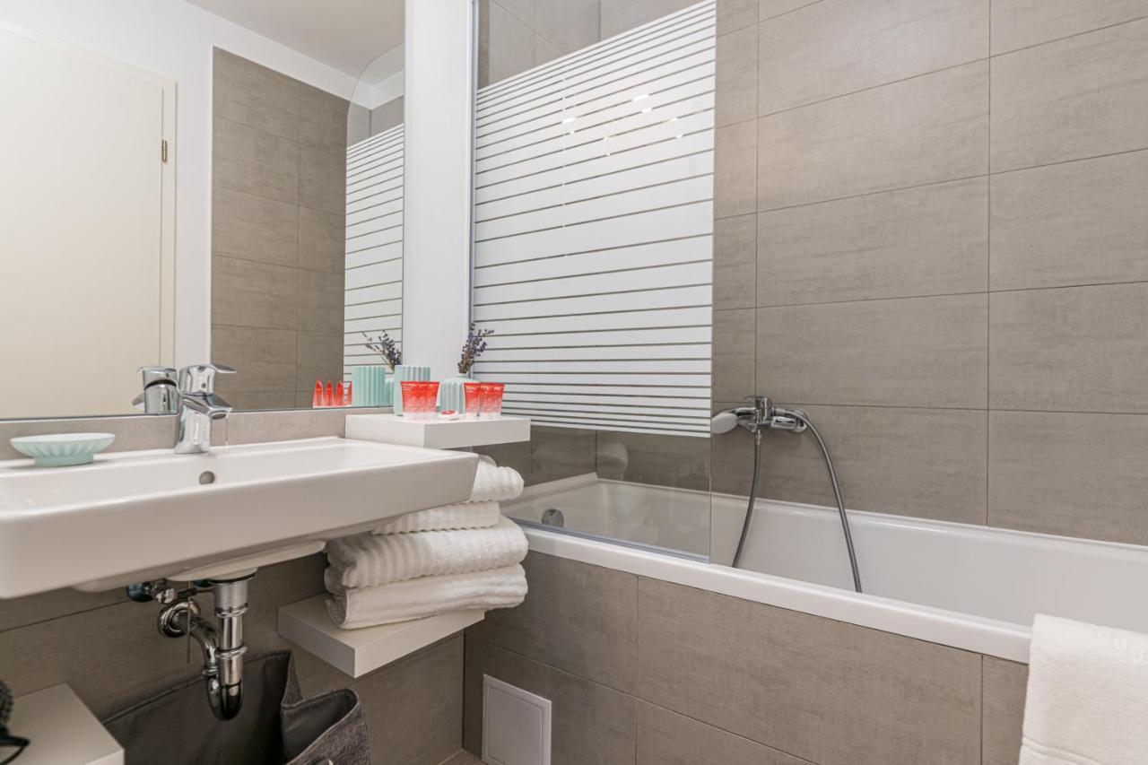 Rentforcomfort Apartment Ella 2 Braşov Buitenkant foto
