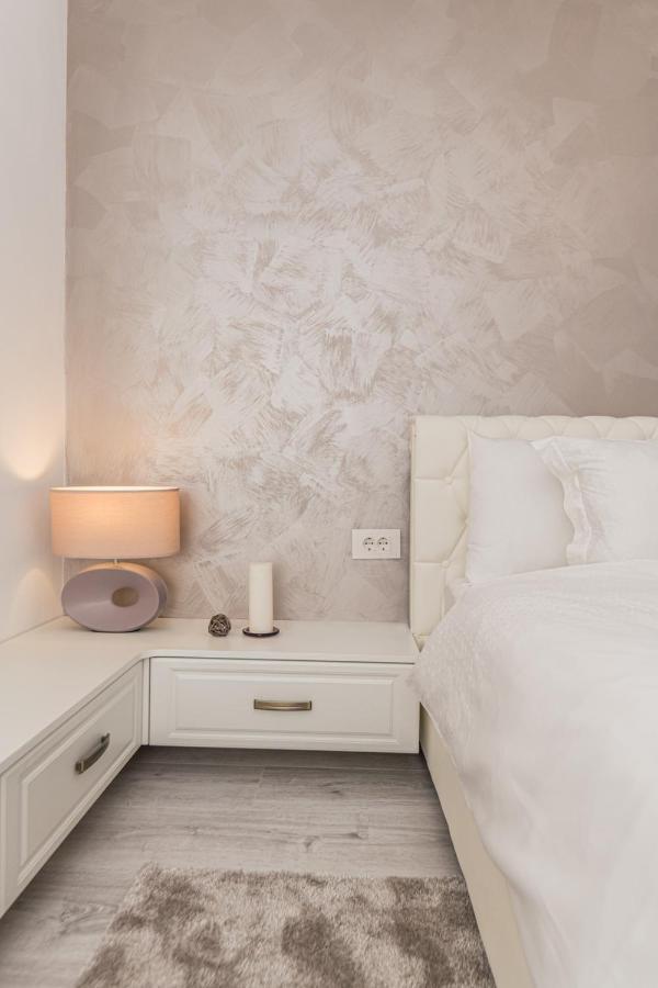Rentforcomfort Apartment Ella 2 Braşov Buitenkant foto