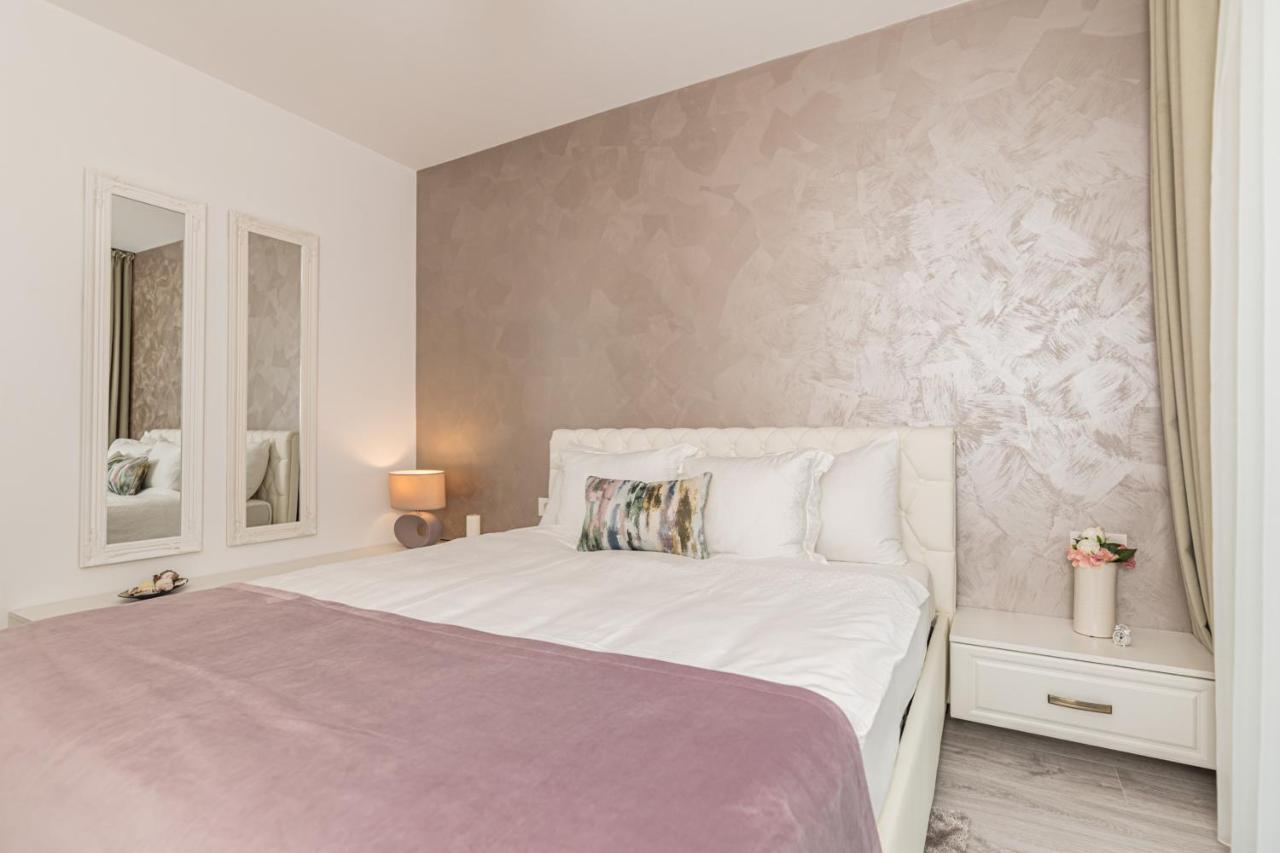 Rentforcomfort Apartment Ella 2 Braşov Buitenkant foto